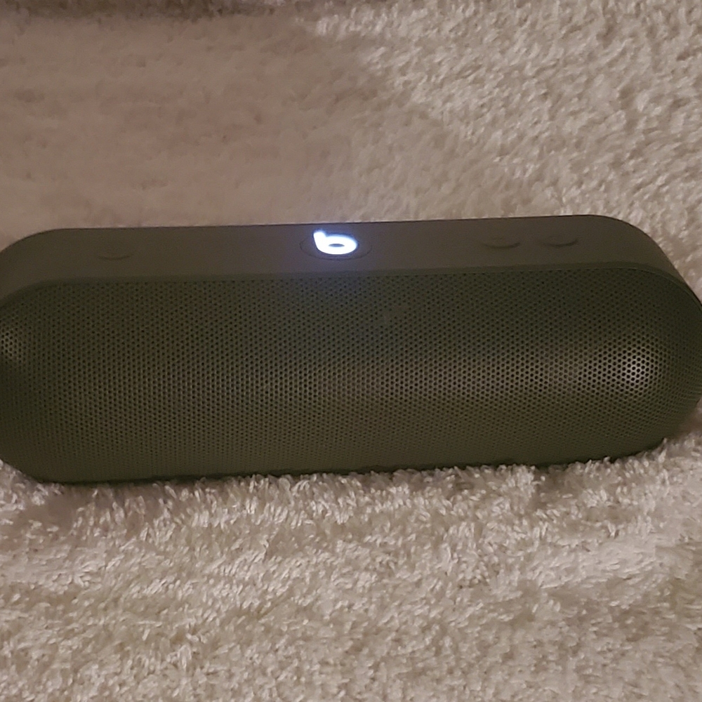 Beats by Dre Portable Speaker - Green
